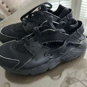 Nike ps air huarache sneakers. Good condition.
